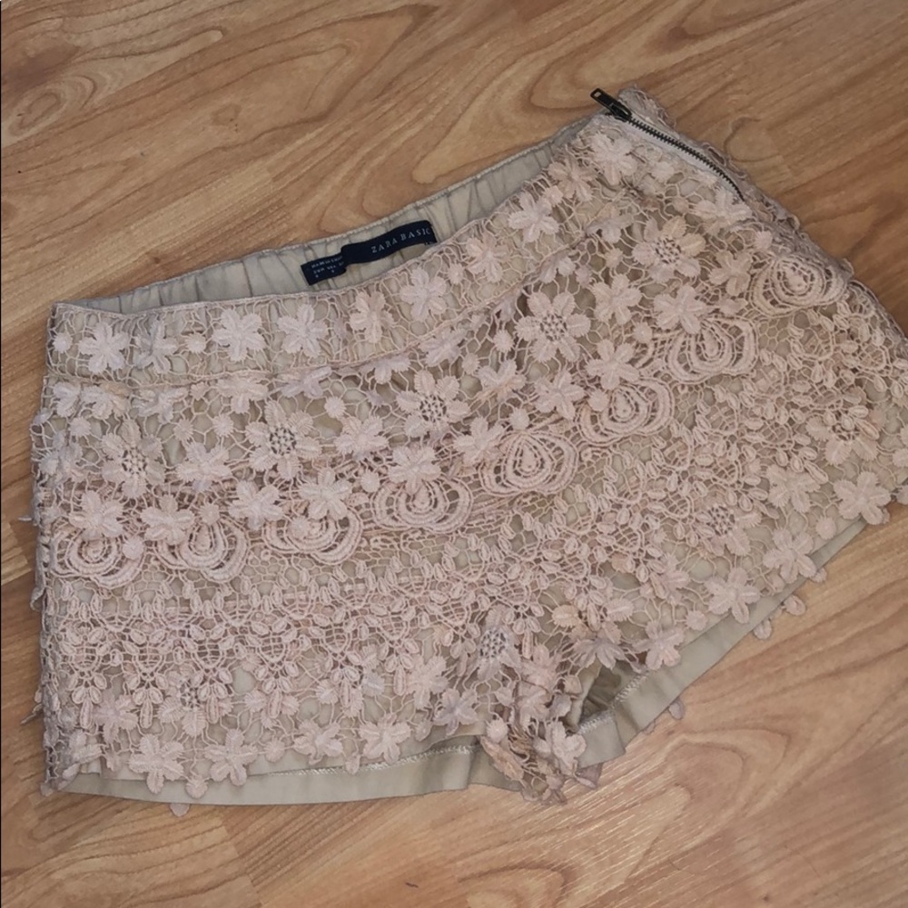 LOVELY ZARA LACE SHORTS